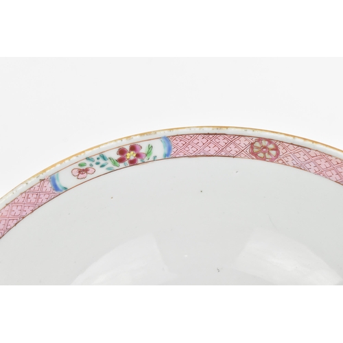 25 - A Chinese export Famille Rose porcelain bowl, 18th century, Qianlong period (1736-1795), the exterio... 