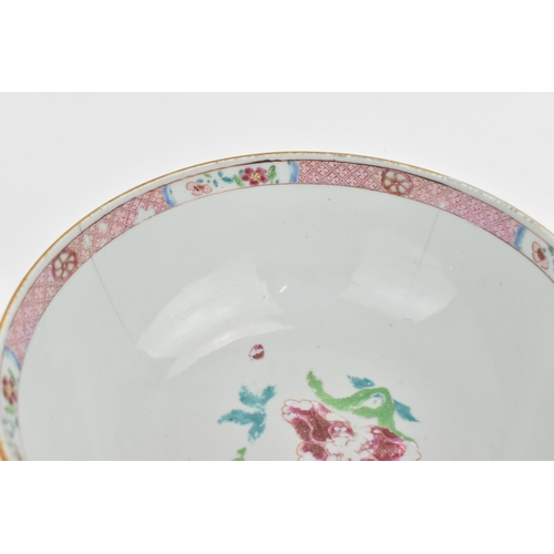 25 - A Chinese export Famille Rose porcelain bowl, 18th century, Qianlong period (1736-1795), the exterio... 