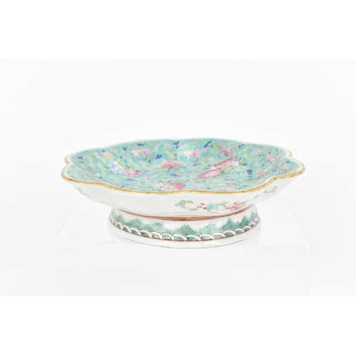 7 - A Chinese porcelain pedestal dish, Tongzhi period, circa 1862-1874, with petal gilt border, turquois... 