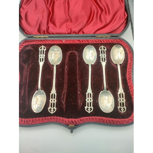 209 - An incomplete set of silver spoons and an early 20th century silver vesta case. Birmingham 1901, 66.... 