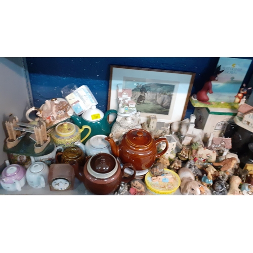 135 - Mixed 20th century household items to include China, teapots and a pink glass framed bedside clock. ... 