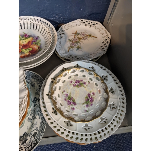 413 - A collection of decorative wall plates to include Bavarian style and Limoges and others
Location: 7.... 