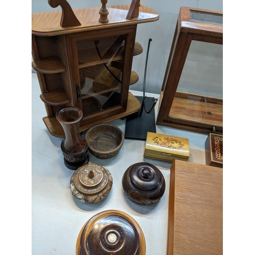 105 - Mixed treen items to include wall hanging, display shelfs, canteen cutlery and mixed boxes 
Location... 