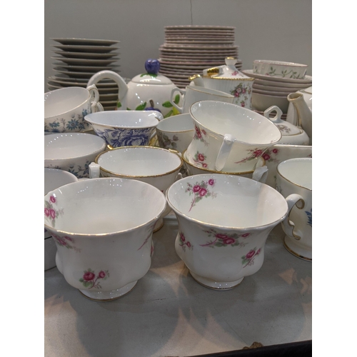 114 - A mixed lot to include Johnson Brothers part dinner service, along with Doulton dinner plates and ot... 