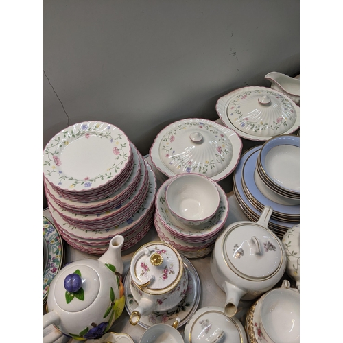 114 - A mixed lot to include Johnson Brothers part dinner service, along with Doulton dinner plates and ot... 