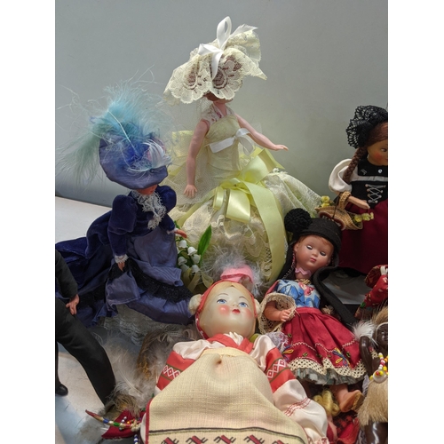 127 - A collection of vintage dolls/toys, along with two teddy bears to include a cat and 'Best Bears' and... 