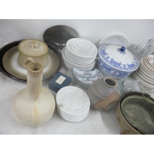 33 - A mixed lot to include Christian Dior dishes, studio pottery vase, boxed Royal Worcester and other i... 