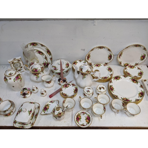 332 - Royal Albert Old Country Roses six piece dinner and tea set and other items to include dinner plates... 