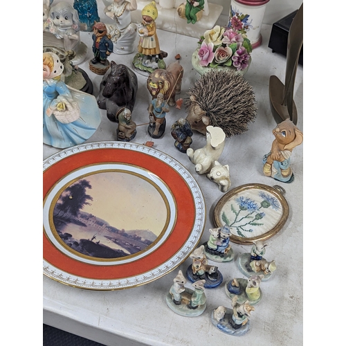 38 - A mixed lot of household ornaments to include a Murano Clown, ceramic pose, models and figures, pict... 