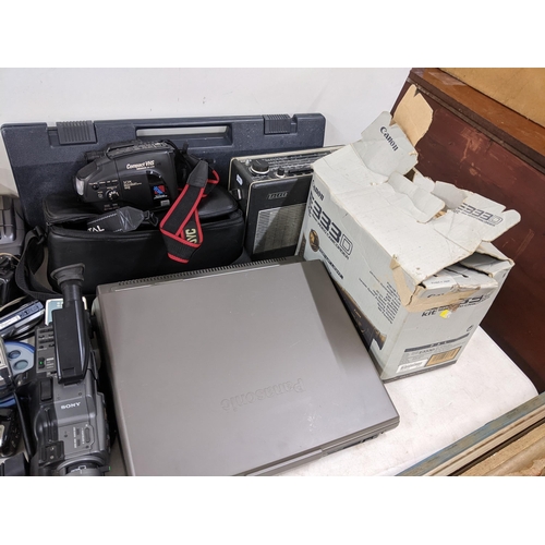 392 - A mixed lot of electrical items to include a canon camcorder, Hacker radio and other items
Location:... 