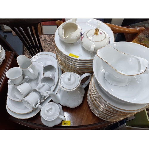 430 - Ceramics to include an Arabia eighty three piece dinner coffee service, Bavaria tea ware, a Chinese ... 