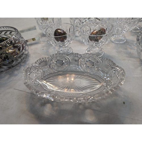 308 - A mixed lot to include a quantity of glassware including a 20th century cut crystal and other bowls,... 