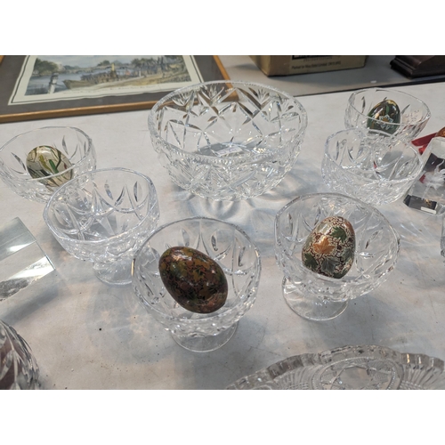 308 - A mixed lot to include a quantity of glassware including a 20th century cut crystal and other bowls,... 