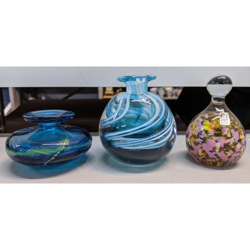 437 - Nine pieces of Mdina glass to include a blue and white fish vase and a green seahorse paperweight (b... 