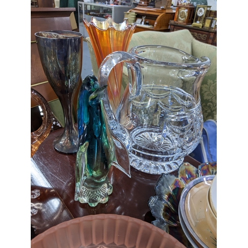 443 - A mixed lot to include a crystal jug, a Carnival glass vase, a blue glass model of a penguin and oth... 