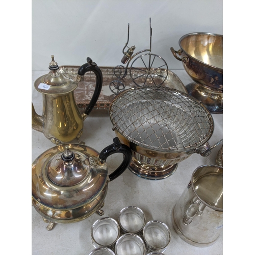 484 - Silver plated items to include a twin handled punch bowl, a pair of goblets having engraved detail, ... 