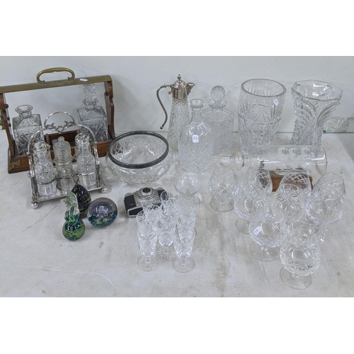 490 - A mixed lot to include silver plated condiment cruet set, Mdina seahorse paperweight and one other, ... 