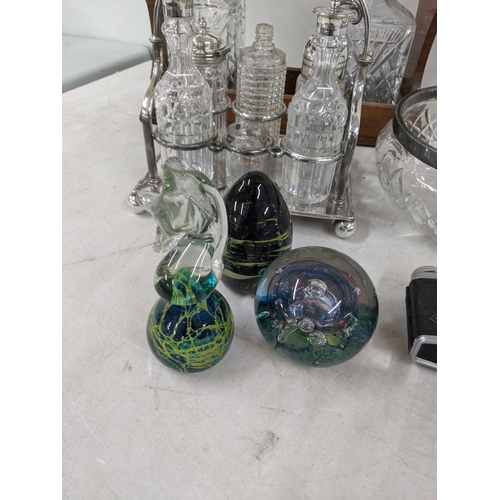 490 - A mixed lot to include silver plated condiment cruet set, Mdina seahorse paperweight and one other, ... 