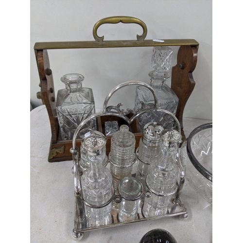 490 - A mixed lot to include silver plated condiment cruet set, Mdina seahorse paperweight and one other, ... 