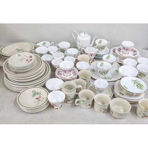 502 - Mixed china to include a Wedgwood Raspberry Cane pattern part dinner service, along with Romance Gla... 