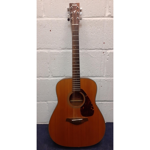 206 - A Yamaha FG 700MS, 6 string acoustic guitar in fitted case, 104cm long x 41cm at widest point.
Condi... 