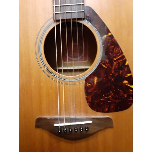 206 - A Yamaha FG 700MS, 6 string acoustic guitar in fitted case, 104cm long x 41cm at widest point.
Condi... 