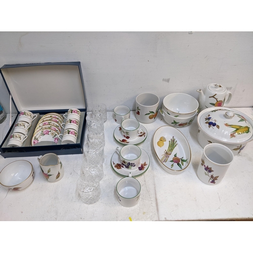 504 - A mixed lot to include a boxed Royal Worcester coffee set, Worcester Evesham and glassware Location:... 