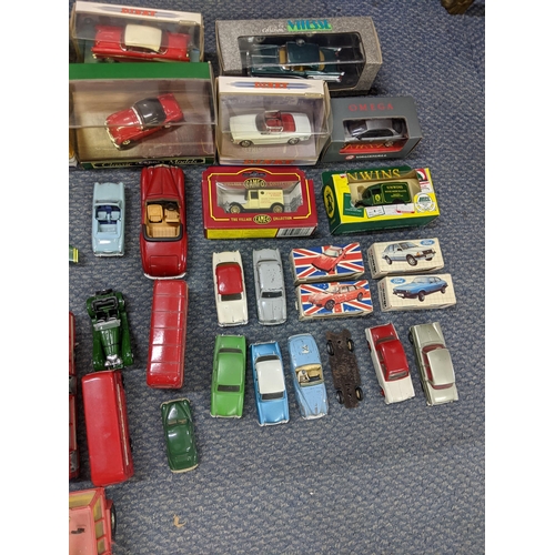 527 - A collection of mainly Dinky and Corgi diecast model vehicles to include boxed examples from Cameo a... 