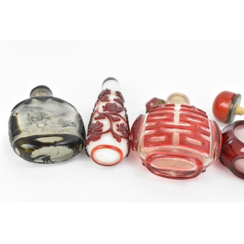 27 - A collection of Chinese glass and agate scent bottles, late 19th/20th century, to include two carved... 