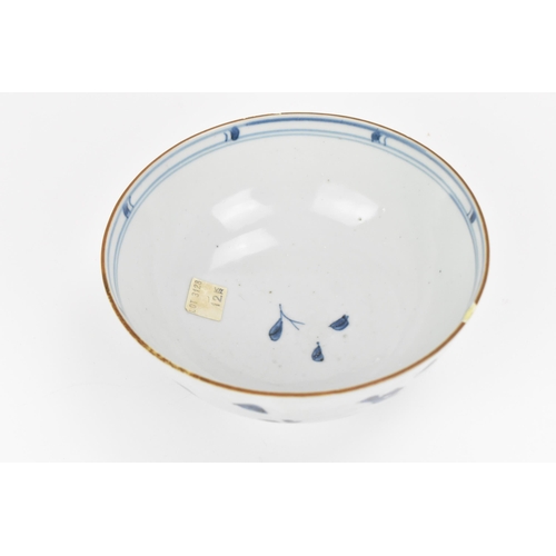 29 - A Chinese Nanking cargo blue and white porcelain bowl, 18th century, decorated with fences, rockwork... 