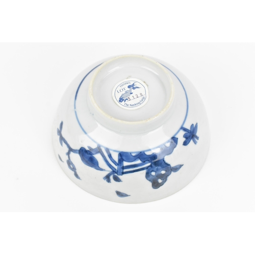 29 - A Chinese Nanking cargo blue and white porcelain bowl, 18th century, decorated with fences, rockwork... 