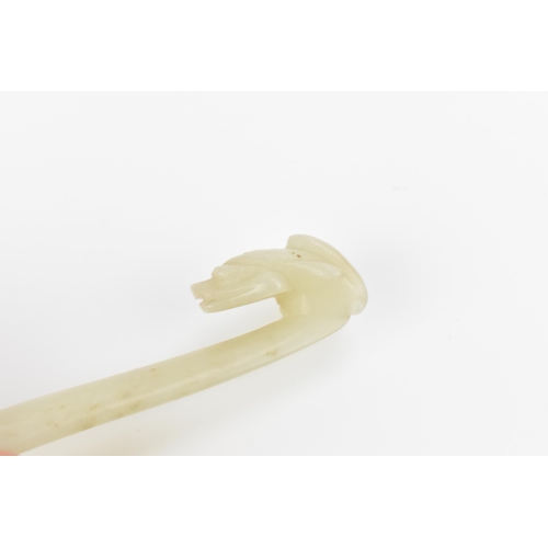 34 - A small Chinese carved white jade belt hook, with dragon head detail, 9 cm long, 22.6 grams