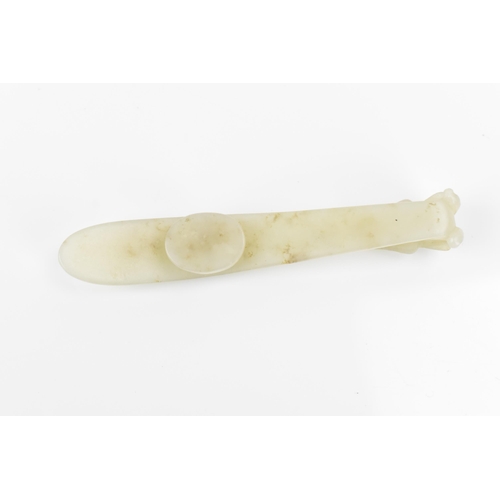 34 - A small Chinese carved white jade belt hook, with dragon head detail, 9 cm long, 22.6 grams