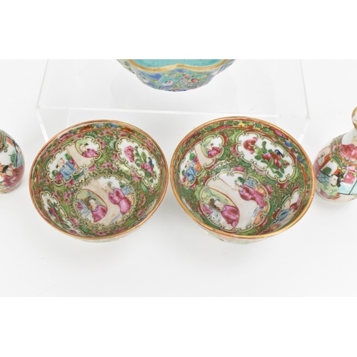 52 - A small collection of 19th century Chinese porcelain, comprising a Tongzhi period (1861-1875) petal ... 