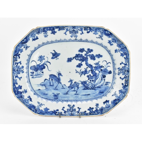 81 - A Chinese blue and white porcelain meat platter, late 18th century, qianlong/Jiaqing period, decorat... 