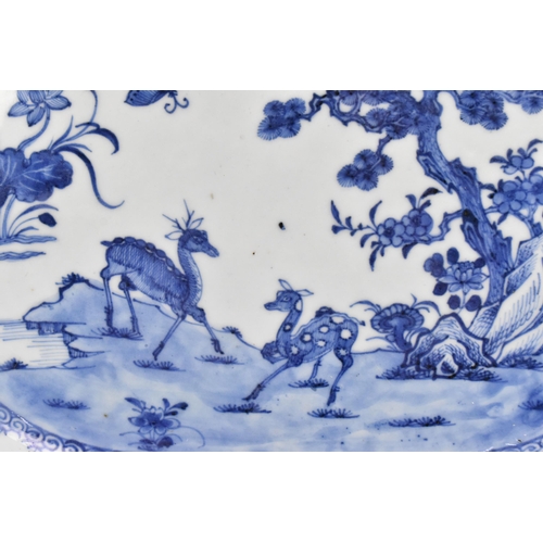 81 - A Chinese blue and white porcelain meat platter, late 18th century, qianlong/Jiaqing period, decorat... 