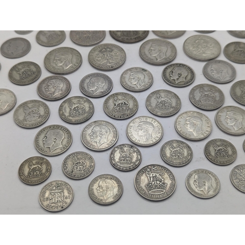 18 - A collection of British 1920 -1946 coinage to include Half Crown, Florins/Two Shillings, Shillings, ... 