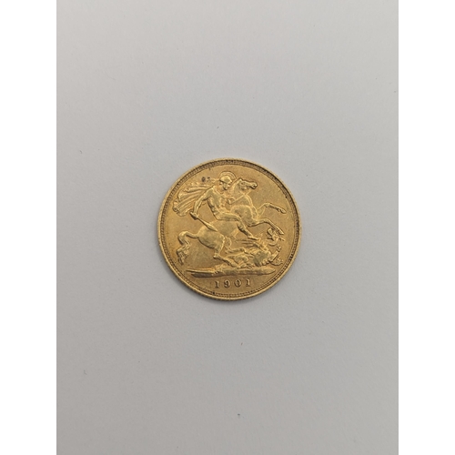 28 - United Kingdom - Victoria (1837 -1901), half Sovereign, dated 1901, London Mint
Location: CAB4