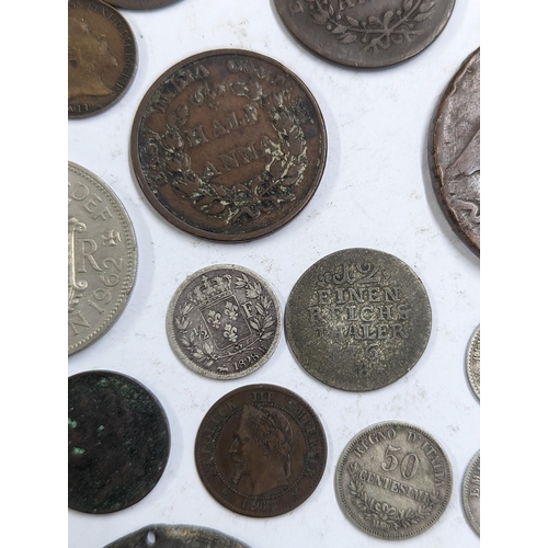 9 - A mixed collection of world coins to include William and Mary halfpenny, 1822 Irish halfpenny, 1822 ... 