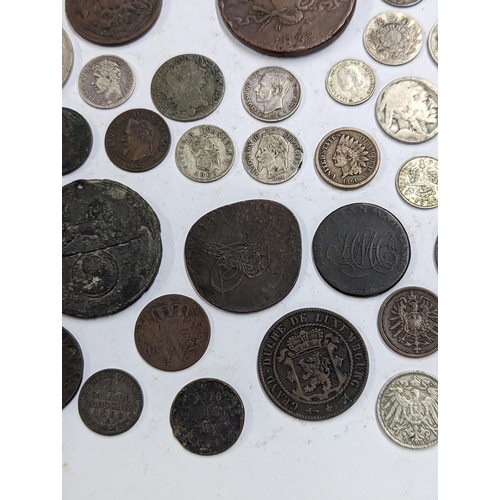 9 - A mixed collection of world coins to include William and Mary halfpenny, 1822 Irish halfpenny, 1822 ... 