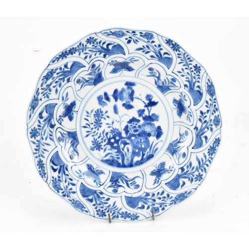 107 - A Chinese blue and white porcelain charger, early 18th century, Kangxi period, with central naturali... 