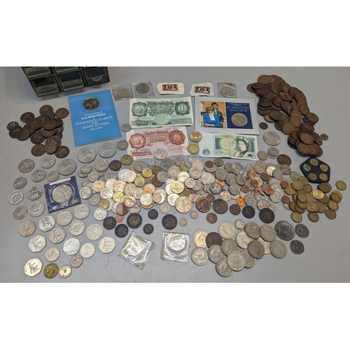 100 - Mixed Victorian British and other World coinage to include Victorian pennies, Doubles, Napoleon III ... 