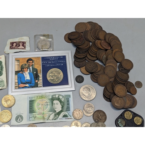 100 - Mixed Victorian British and other World coinage to include Victorian pennies, Doubles, Napoleon III ... 