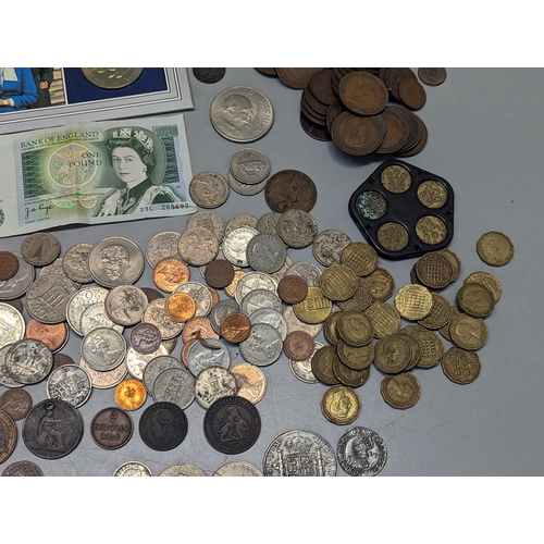 100 - Mixed Victorian British and other World coinage to include Victorian pennies, Doubles, Napoleon III ... 