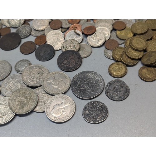 100 - Mixed Victorian British and other World coinage to include Victorian pennies, Doubles, Napoleon III ... 