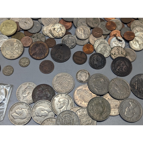 100 - Mixed Victorian British and other World coinage to include Victorian pennies, Doubles, Napoleon III ... 