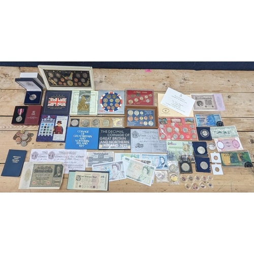 96 - A collection of world coinage to include UK Proof coin sets, 1971, 1977, 1996, 2005 and others, alon... 