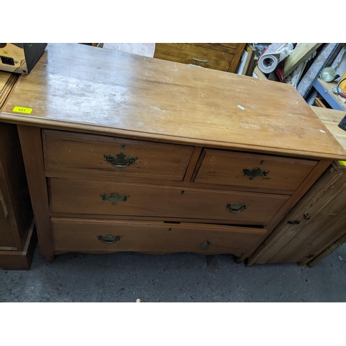 121 - Early 20th century pine chest of two short and two long drawers on short turned legs and castors 82c... 