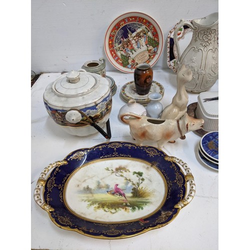 366 - A large quantity of crested china and ceramics to include Clifton, Grafton, Goss and Arcadian Locati... 