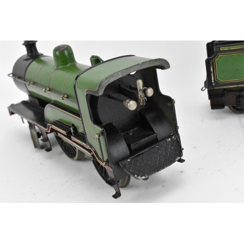 237 - A Bing clockwork gauge 1 4-4-0 locomotive and tender GNR (Great Northern Railway), in green liver, n... 